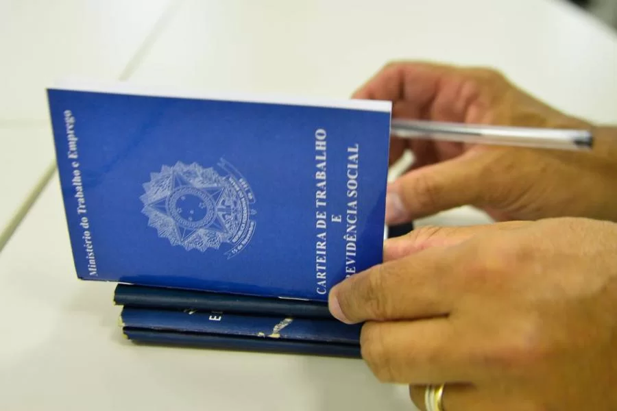 Estudo do Caged aponta que o Brasil registrou a criaÃÂ§ÃÂ£o de 644 mil novas vagas de trabalho em 2019