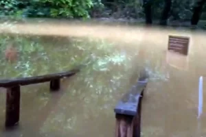 Sudeste: Rios Azuis transborda e turismo deve ficar prejudicado