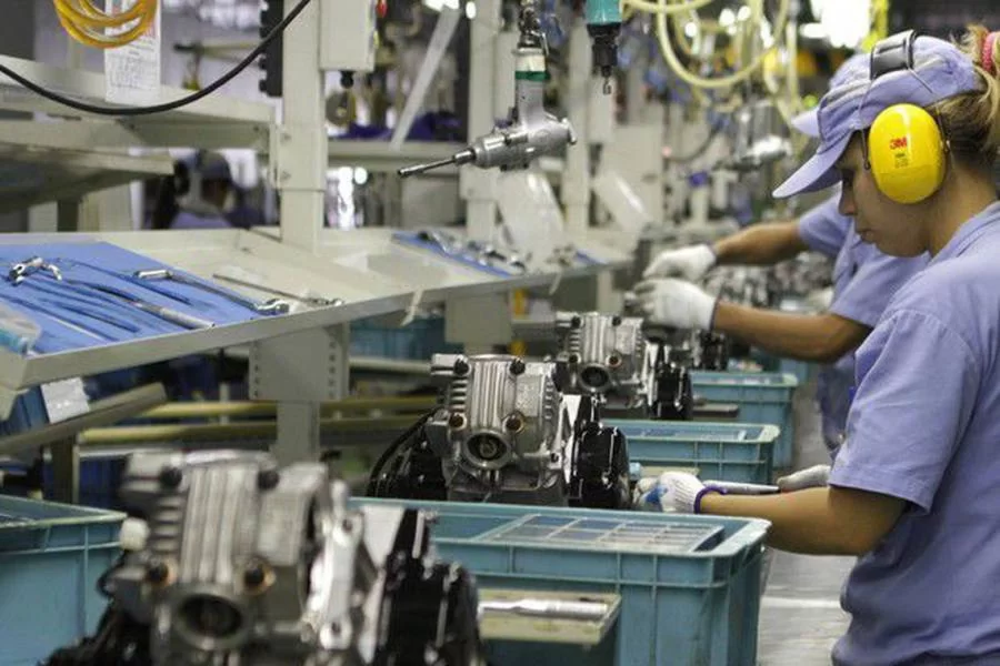 CNI: produÃÂ§ÃÂ£o industrial recua, mas intenÃÂ§ÃÂ£o de investimento sobe