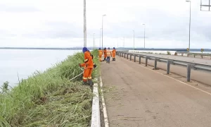ServiÃÂ§os de roÃÂ§agem e de sinalizaÃÂ§ÃÂ£o viÃÂ¡ria sÃÂ£o iniciados na Ponte FHC