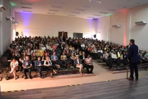 Professores da Rede de Municipal de Colinas participam de curso de formaÃÂ§ÃÂ£o com consultor nacional