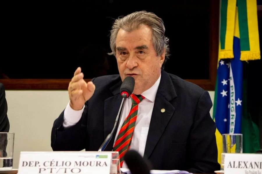 CÃÂ©lio Moura defende JosÃÂ© Santana e diz que prefeito "nÃÂ£o tem moral" e "estÃÂ¡ hÃÂ¡ quase quatro anos no mandato e nÃÂ£o fez nada"