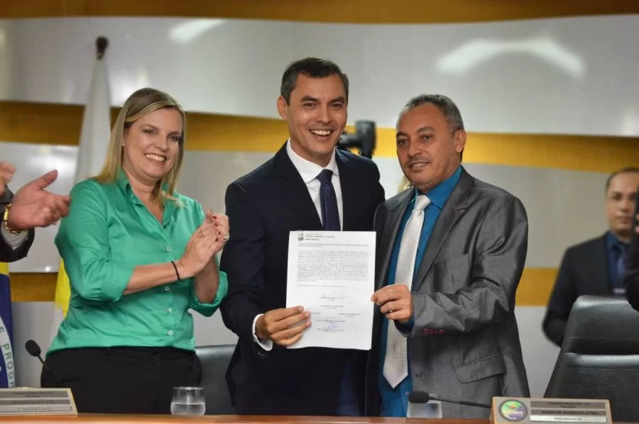 CÃÂ¢mara Municipal de Palmas dÃÂ¡ posse ao vereador Erivelton Santos, em cumprimento a decisÃÂ£o do TRE