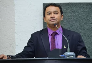 Elenil solicita confecÃÂ§ÃÂ£o de carteirinha para portadores de ataxia e fibromialgia