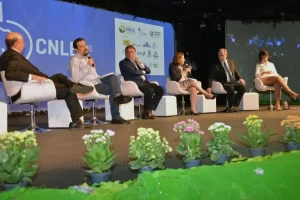 Deputados avaliam perspectivas nacionais em painel com presidenciÃÂ¡veis