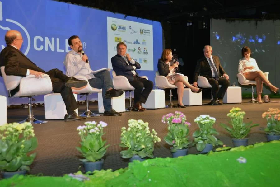 Deputados avaliam perspectivas nacionais em painel com presidenciÃÂ¡veis