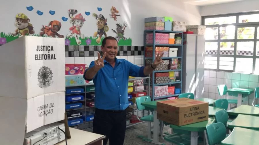 Vicentinho Alves (PR) vota em Porto Nacional e pede que eleitores nÃÂ£o deixem de votar