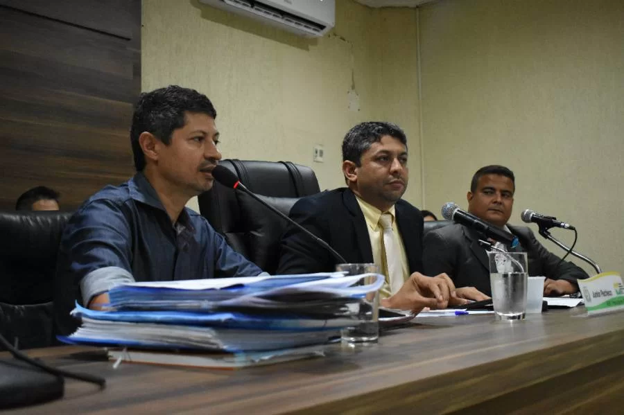 Vereadores de Colinas questionam gastos com qualificaÃÂ§ÃÂ£o de professores, durante a sessÃÂ£o eles tambÃÂ©m tiveram que explicar evento em BrasÃÂ­lia