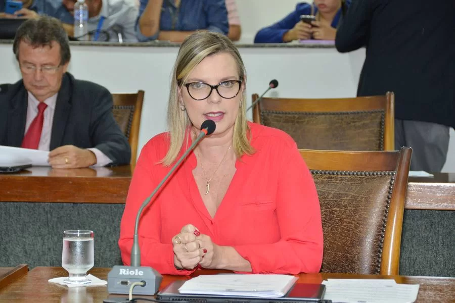 Deputados convocam BRK Ambiental para explicaÃÂ§ÃÂµes sobre poluiÃÂ§ÃÂ£o no lago