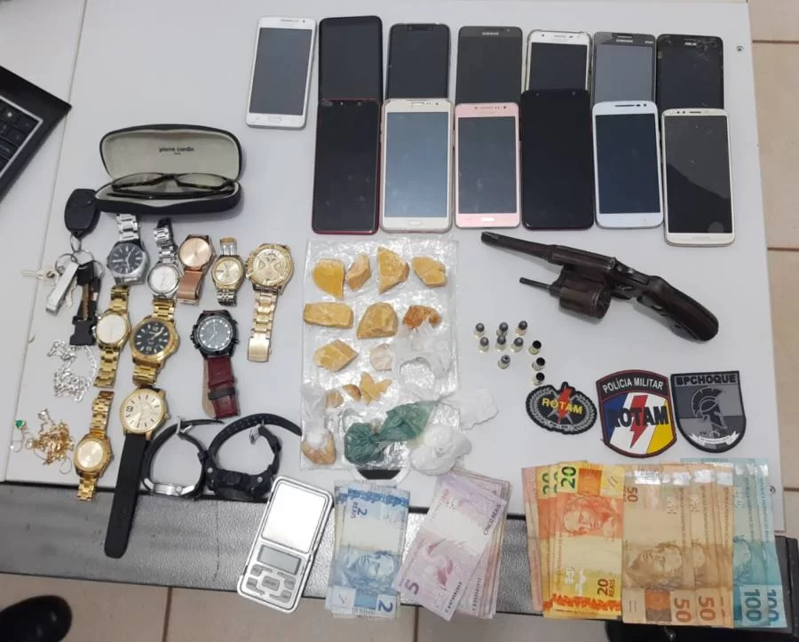 Grupo suspeito pela prÃÂ¡tica de roubo, tentativa de latrocÃÂ­nio e outros crimes ÃÂ© preso pela PM