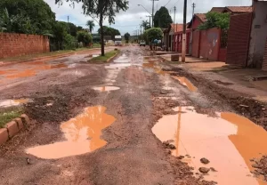 Moradores da Avenida Eloi Correia sofrem transtornos causados pela transportadora Suzano