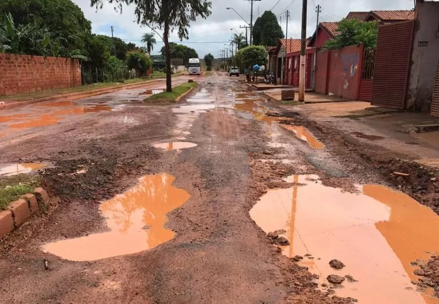 Moradores da Avenida Eloi Correia sofrem transtornos causados pela transportadora Suzano