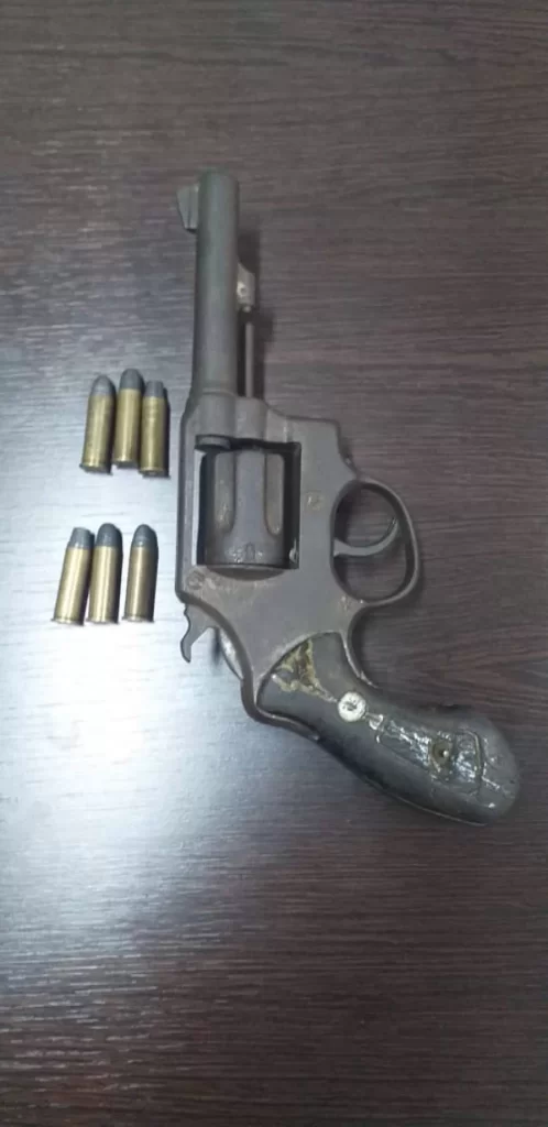 AÃÂ§ÃÂ£o conjunta prende suspeito de roubo a mÃÂ£o armada que se escondia na mata em Aparecida