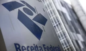 Receita recebe 372 mil declaraÃÂ§ÃÂµes do IR no primeiro dia de entrega