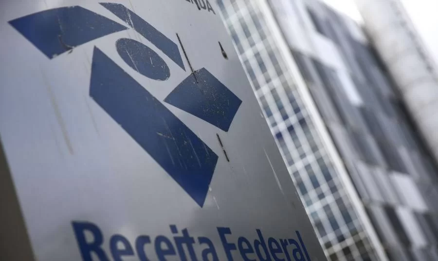 Receita recebe 372 mil declaraÃÂ§ÃÂµes do IR no primeiro dia de entrega