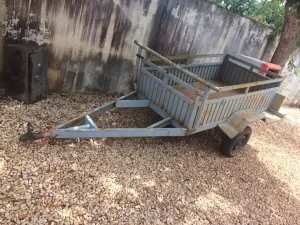 Mais de um mÃªs apÃÂ³s ter sido subtraÃÂ­da, polÃÂ­cia ecupera carretinha roubada de idoso