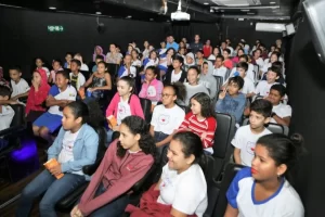 Mais de 1.200 pessoas assistem clÃÂ¡ssicos do cinema no Cimba