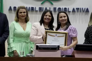 Em SessÃÂ£o Solene, Valderez destaca protagonismo da mulher na sociedade