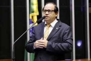 Eli Borges diz que ainda nÃÂ£o definiu candidatura a prefeito de Palmas e acordo com LÃÂ¡zaro Botelho para assumir vaga na CÃÂ¢mara Federal