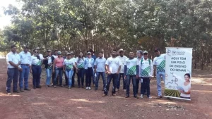Alunos do curso TÃÂ©cnico em AgronegÃÂ³cio do SENAR participam de aula prÃÂ¡tica sobre a Cultura da Seringueira