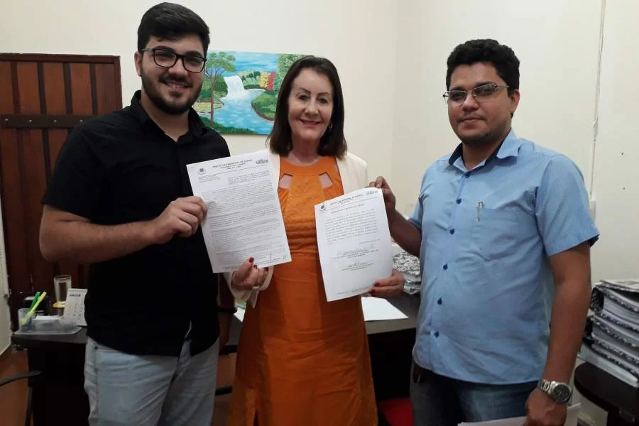 Prefeita assina ordem de serviÃÂ§o para pavimentaÃÂ§ÃÂ£o final do Setor Alvorada I