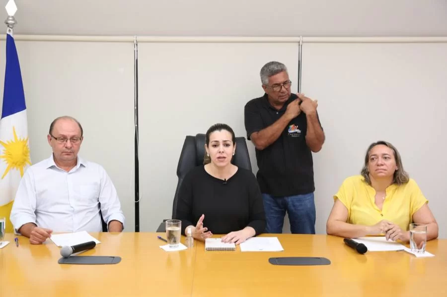 Cinthia Ribeiro decreta suspensÃÂ£o funcionamento de Shoppings, bares, academias e feiras livres