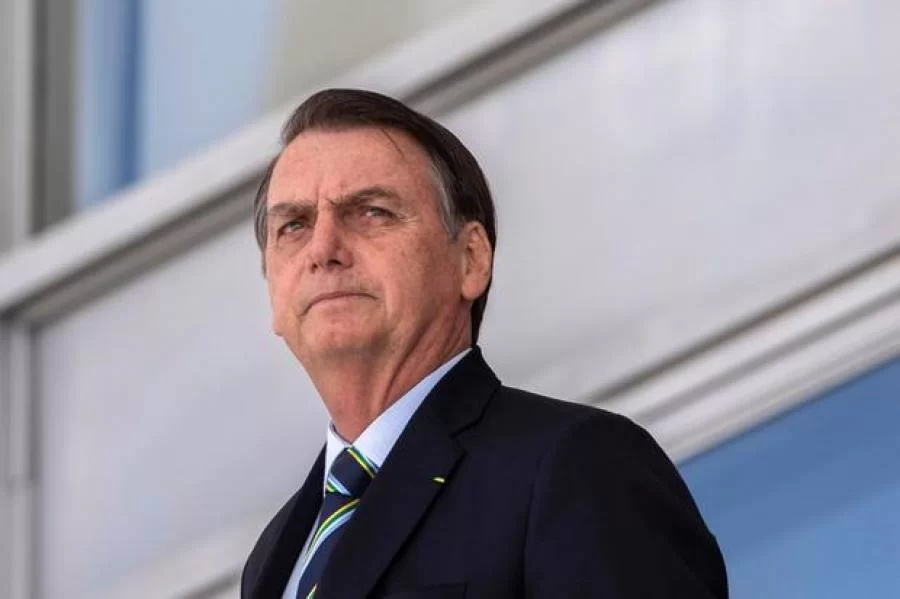 Jair Bolsonaro revoga artigo que permitia suspender contrato de trabalho