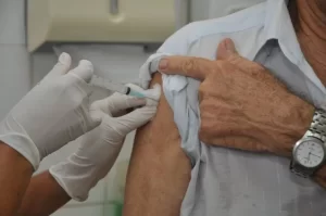 Campanha de vacinaÃÂ§ÃÂ£o contra influenza e sarampo comeÃÂ§a nessa segunda na cidade de Colinas