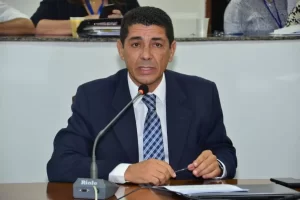 Deputado Valdemar JÃÂºnior apresenta PL que proÃÂ­be corte de energia e ÃÂ¡gua