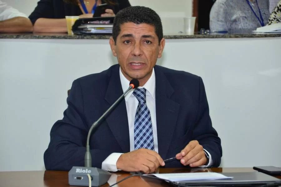 Deputado Valdemar JÃÂºnior apresenta PL que proÃÂ­be corte de energia e ÃÂ¡gua