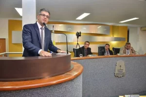 Milton Neris questiona prefeita de Palmas pelas demissÃÂµes na EducaÃÂ§ÃÂ£o