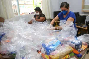 Prefeitura intensifica o trabalho de entrega dos kits de alimentos aos alunos