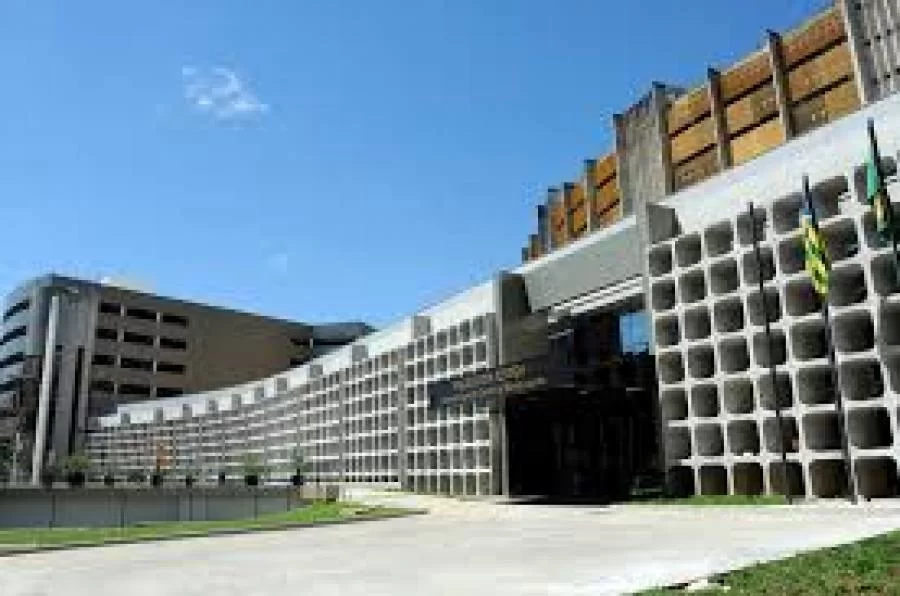 JustiÃÂ§a suspende liminar que restabelecia transporte interestadual de passageiros