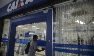 Economia: Caixa comeÃÂ§a a pagar nesta quarta-feira saque-aniversÃÂ¡rio do FGTS