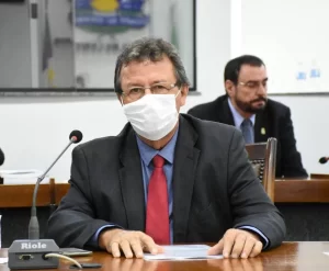 ComeÃÂ§a a tramitar projeto de Vilmar Oliveira que propÃÂµe reduÃÂ§ÃÂ£o das mensalidades na rede privada de ensino