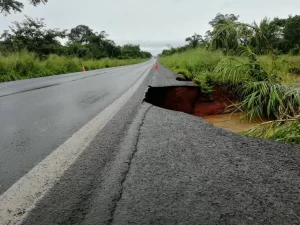 BR 226, prÃÂ³xima a Palmeiras, permanece interditada