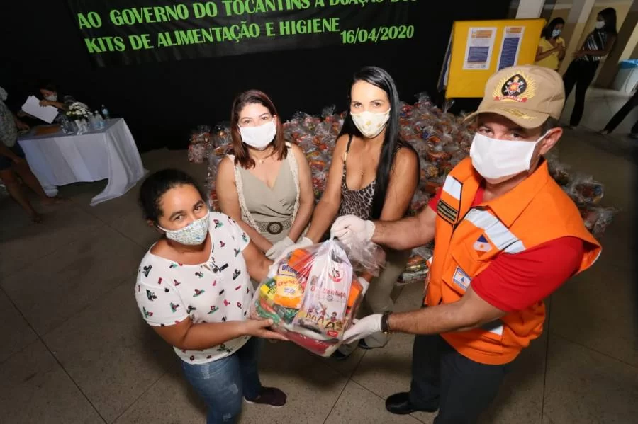 Ajuda humanitÃÂ¡ria a estudantes recebe adesÃÂ£o dos Bombeiros e Defesa Civil