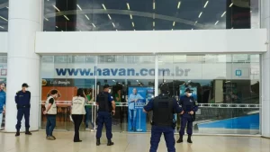 Loja Havan de Palmas ÃÂ© fechada por falta de alvarÃÂ¡s
