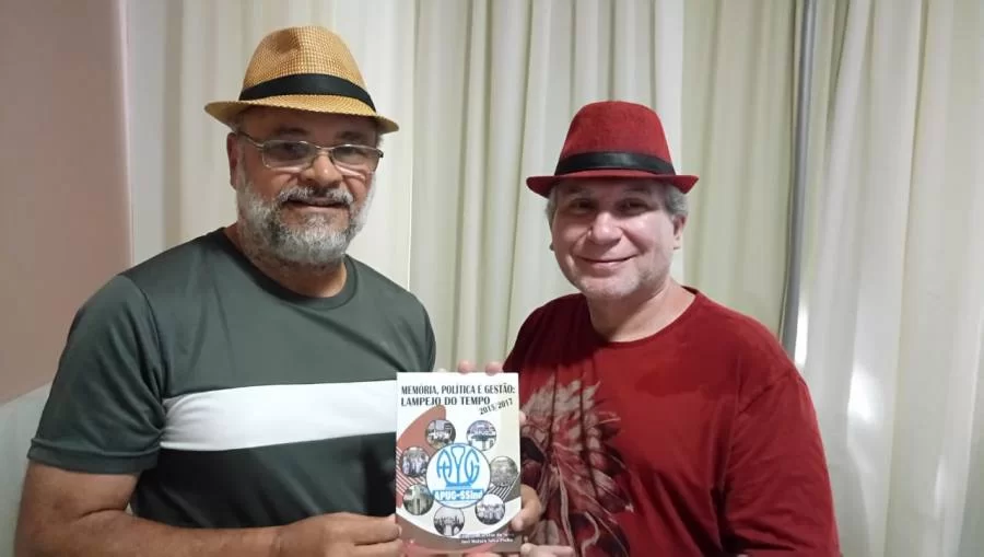 Professores da Unirg lanÃÂ§am o livro "MemÃÂ³ria, PolÃÂ­tica e GestÃÂ£o: MemÃÂ³ria do Tempo"