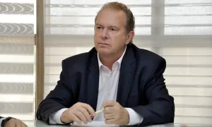 Governador mantÃÂ©m jornada de trabalho reduzida para servidores pÃÂºblicos e prorroga suspensÃÂ£o das aulas atÃÂ© o prÃÂ³ximo dia 30 de abril