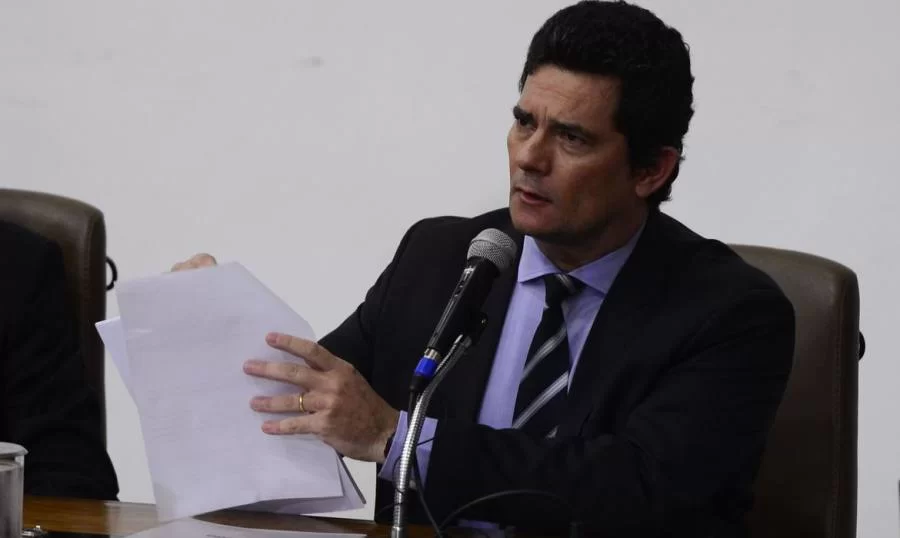 SÃÂ©rgio Moro pede demissÃÂ£o e acusa Jair Bolsonaro de interferÃªncia na PolÃÂ­cia Federal