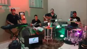 Grupo musical de DianÃÂ³polis arrecada mais de 1 tonelada de alimentos durante live
