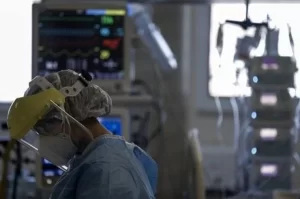 Brasil bate novo recorde de mortes por covid em um dia