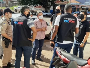 PolÃÂ­cia deflagra operaÃÂ§ÃÂ£o para fiscalizar cumprimento de decretos no combate ÃÂ  Covid