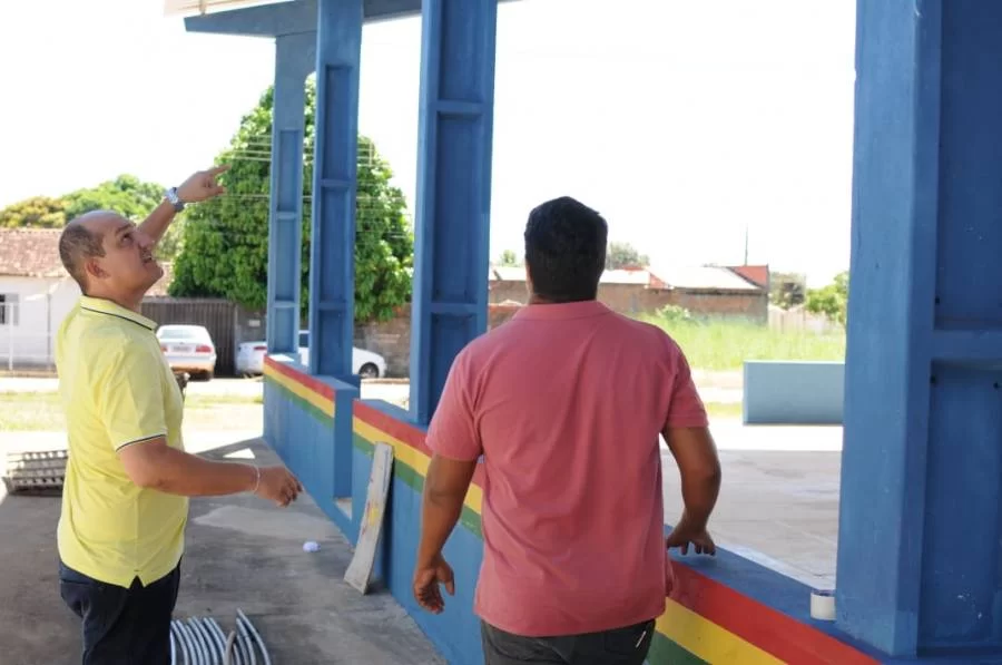 Prefeito Saulo Milhomem vistoria obras da Feira Coberta e do Campo BambuzÃÂ£o