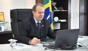 Governador e prefeitos debatem implementaÃÂ§ÃÂ£o de barreiras sanitÃÂ¡rias e aumento de leitos para Covid