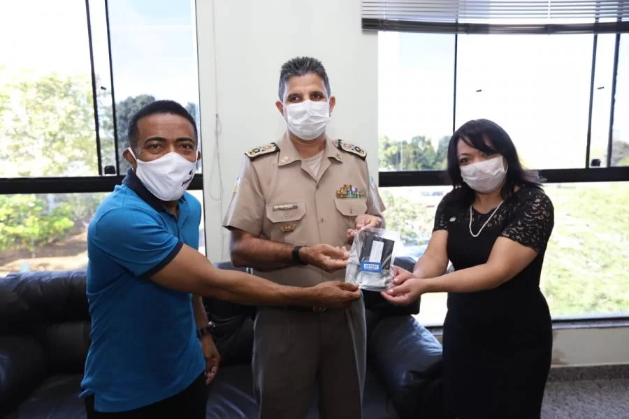 PolÃÂ­cia Militar recebe 2.500 mÃÂ¡scaras produzidas por meio de parceria com Senai e Acipa