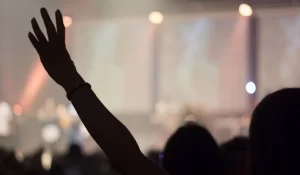 Prefeitura diz que nÃÂ£o restringe cultos, mas recomendaÃÂ§ÃÂµes da OMS permanecem inalteradas