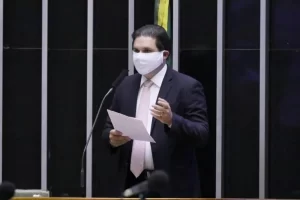 CÃÂ¢mara aprova em 1ÃÂº turno novo texto da PEC do "orÃÂ§amento de guerra"