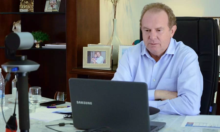 Governador decreta uso obrigatÃÂ³rio de mÃÂ¡scara em todo o Estado, instalaÃÂ§ÃÂ£o de barreiras sanitÃÂ¡rias e isolamento social mais restrito